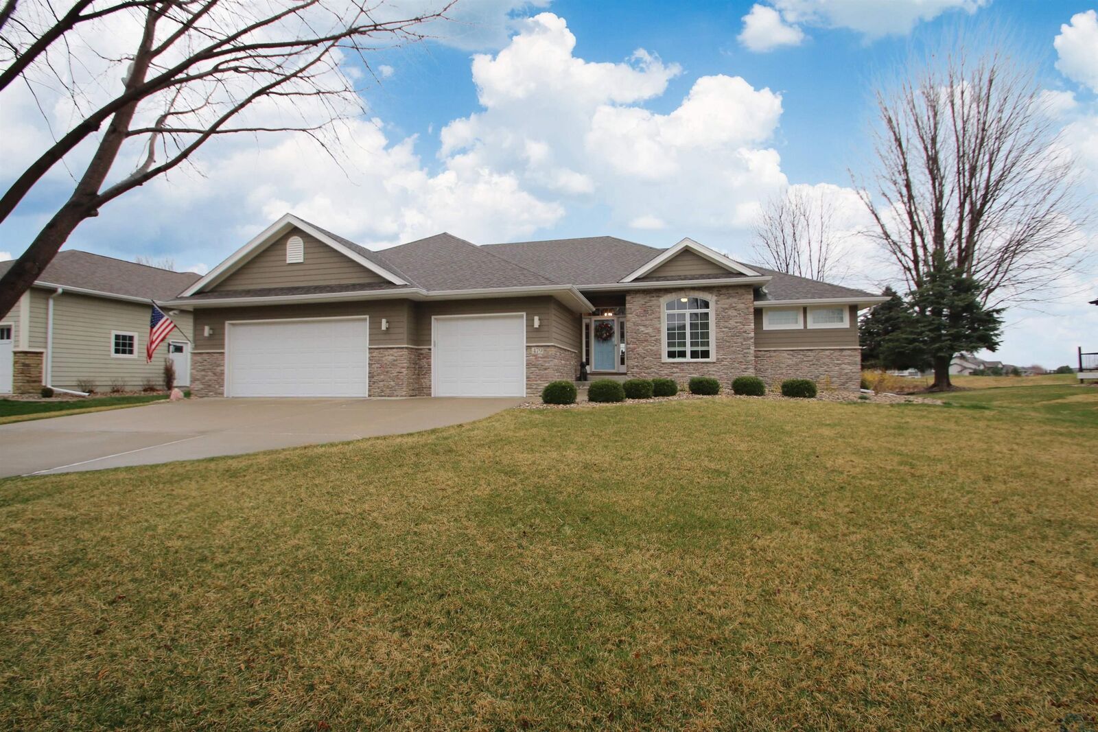 Property Photo: 479 E Sawgrass Trail SD 57049
