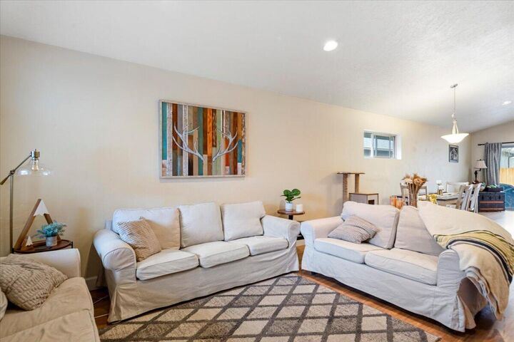 Property Photo:  350 SE Silvis Lane  OR 97702 