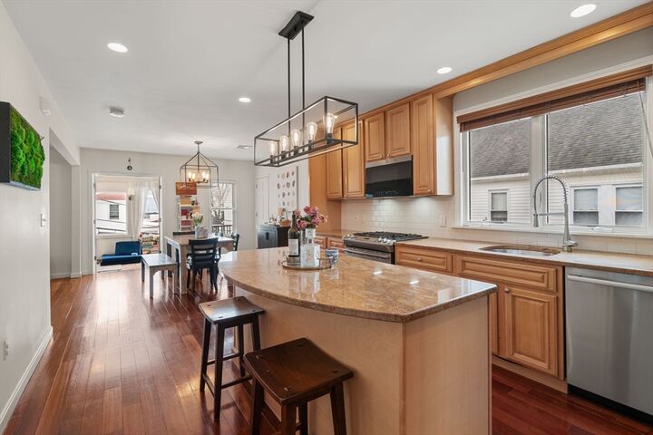 Property Photo:  7 Quincy St 7  MA 02478 