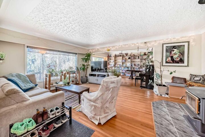 Property Photo: 2328 Capitol Hill Crescent NW AB T2M 4C1