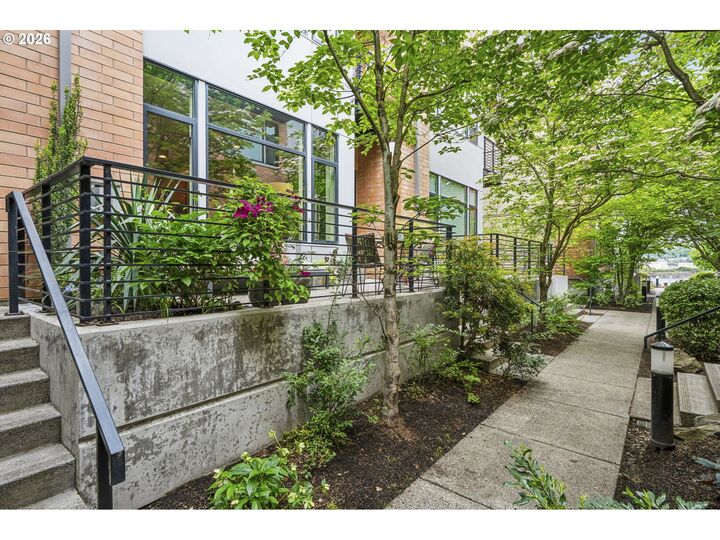 Property Photo:  1672 NW Riverscape St  OR 97209 