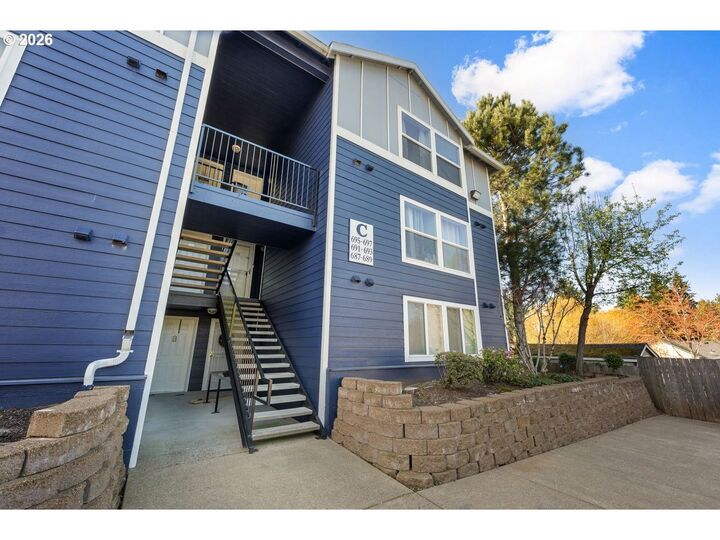 Property Photo:  697 NE 162nd Ave 308  OR 97230 