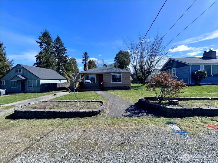 Property Photo: 2735 Locust Avenue W WA 98466