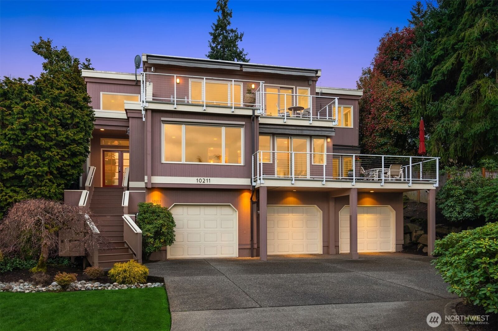 Property Photo:  10211 NE 59th Street  WA 98033 