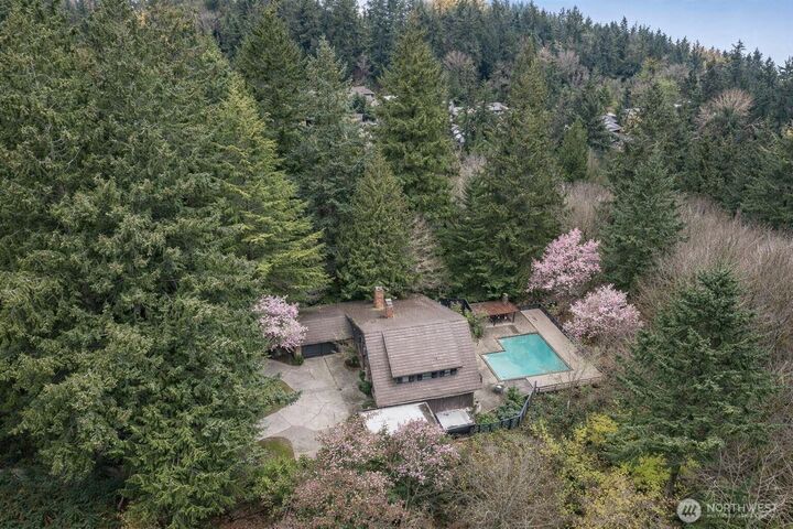 Property Photo:  16521 NE 1st Place  WA 98008 