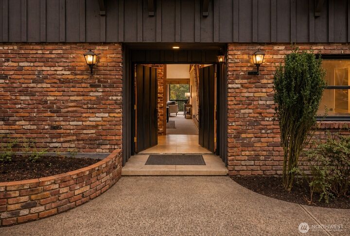 Property Photo:  16521 NE 1st Place  WA 98008 