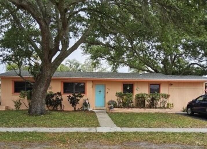 Property Photo:  4820 SW 11th Street  FL 33317 