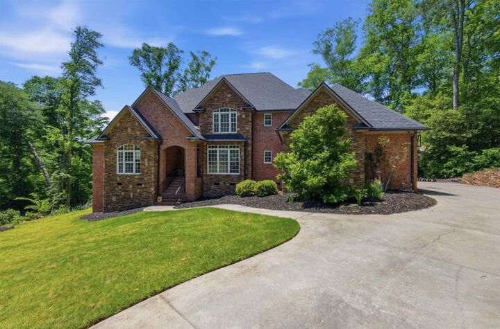 Property Photo:  413 Glocher Ct Court  SC 29369 