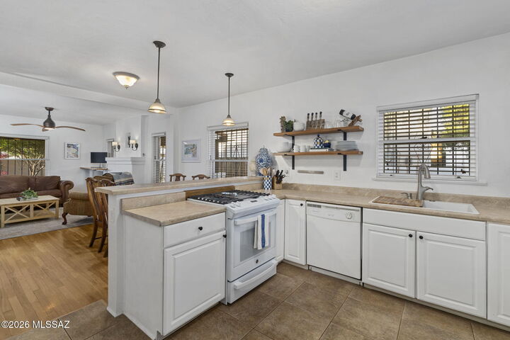 Property Photo:  1718 E Grant Road  AZ 85719 
