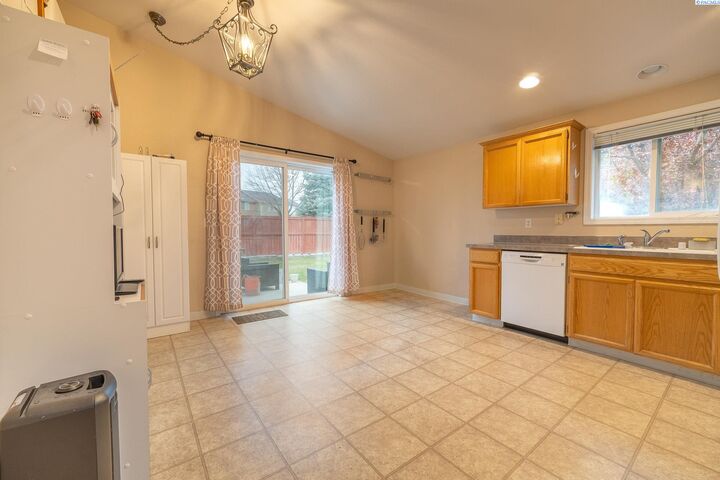 Property Photo: 7607 Vendovi WA 99301
