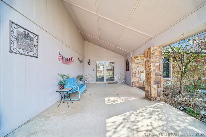 Property Photo: 1401 W Albuquerque Street OK 74011