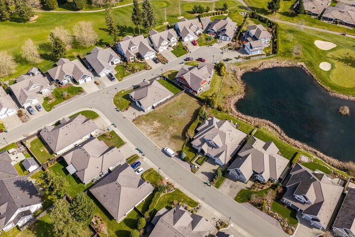 Property Photo: 1290 Crown Isle Dr 127 BC V9N 0B8