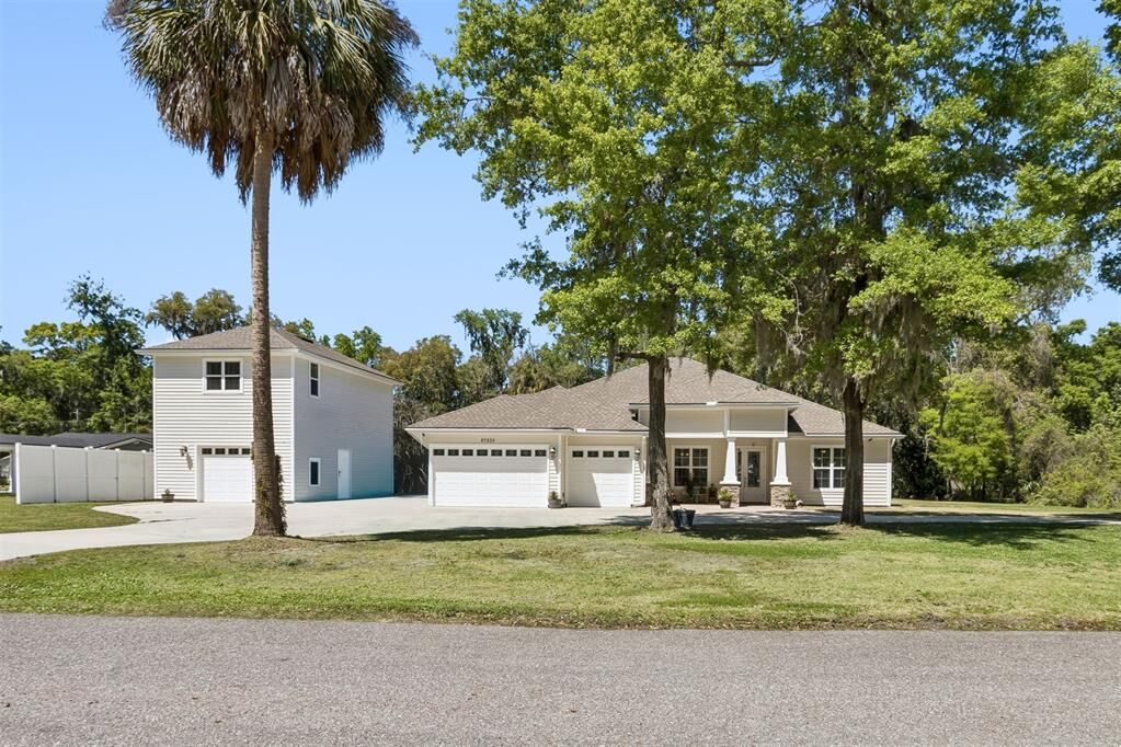 Property Photo: 97235 Morgans Way FL 32097