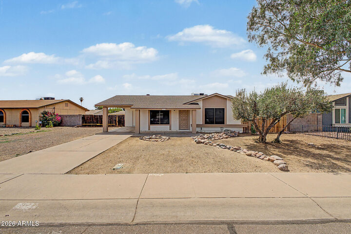 Property Photo:  307 W Rosal Place  AZ 85225 