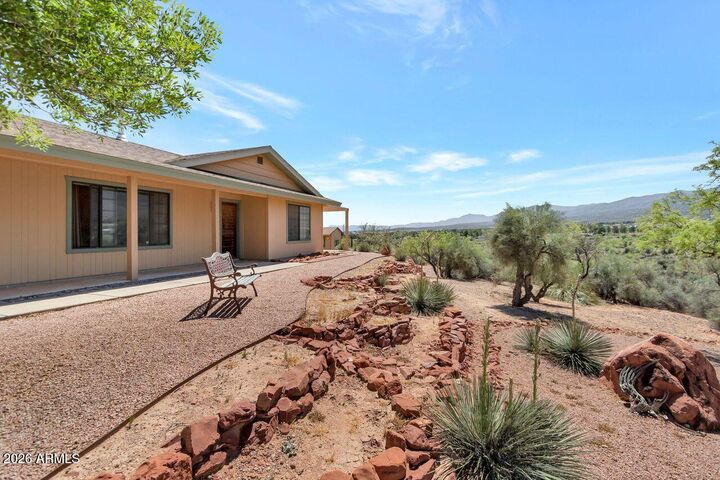 Property Photo:  949 Rabbit Run  AZ 86324 