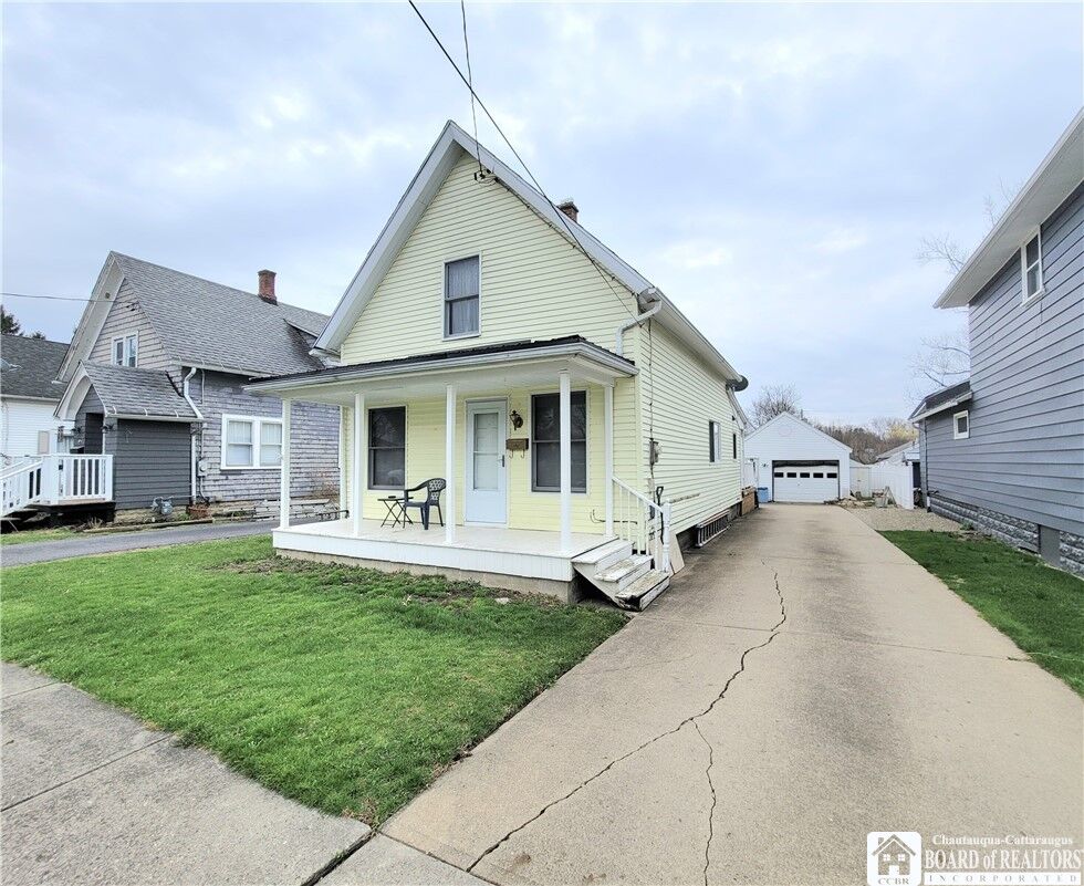 Property Photo:  423 Bucknor Street  NY 14048 