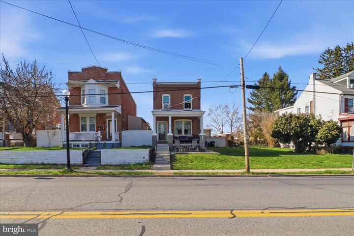 Property Photo:  875 Manor Street  PA 17603 