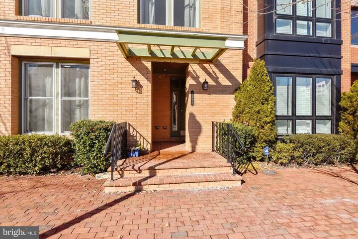 Property Photo: 1222 Main Line Boulevard 102 VA 22301