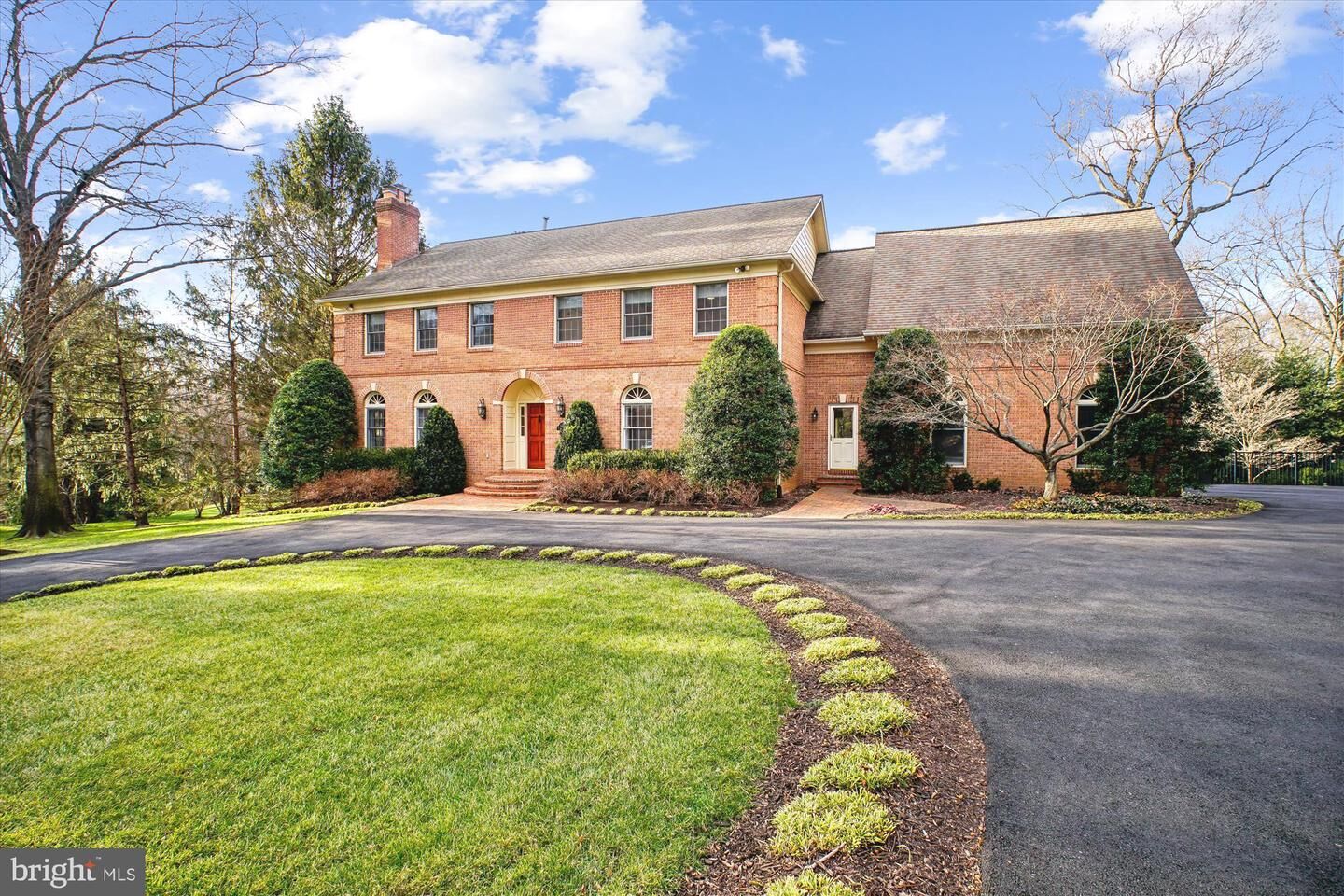 Property Photo: 8405 Honeywood Court VA 22102