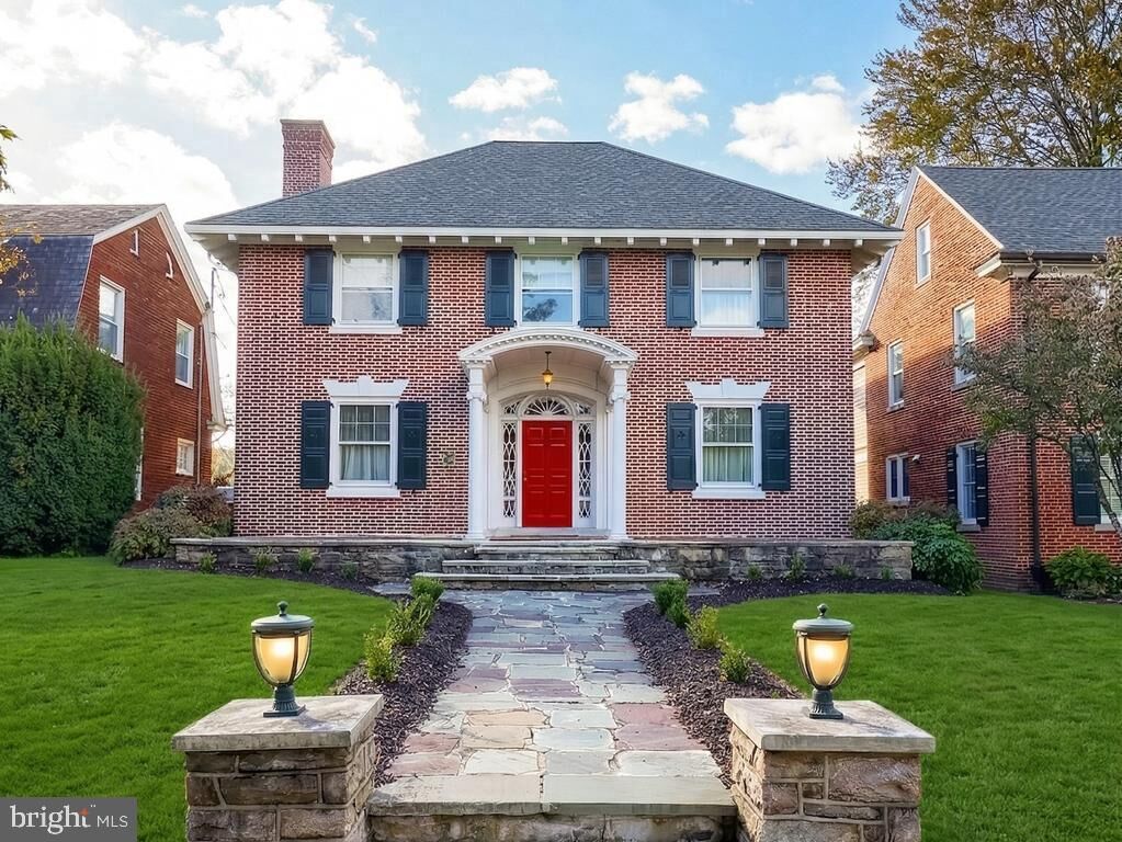 Property Photo:  146 E Springettsbury Avenue  PA 17403 