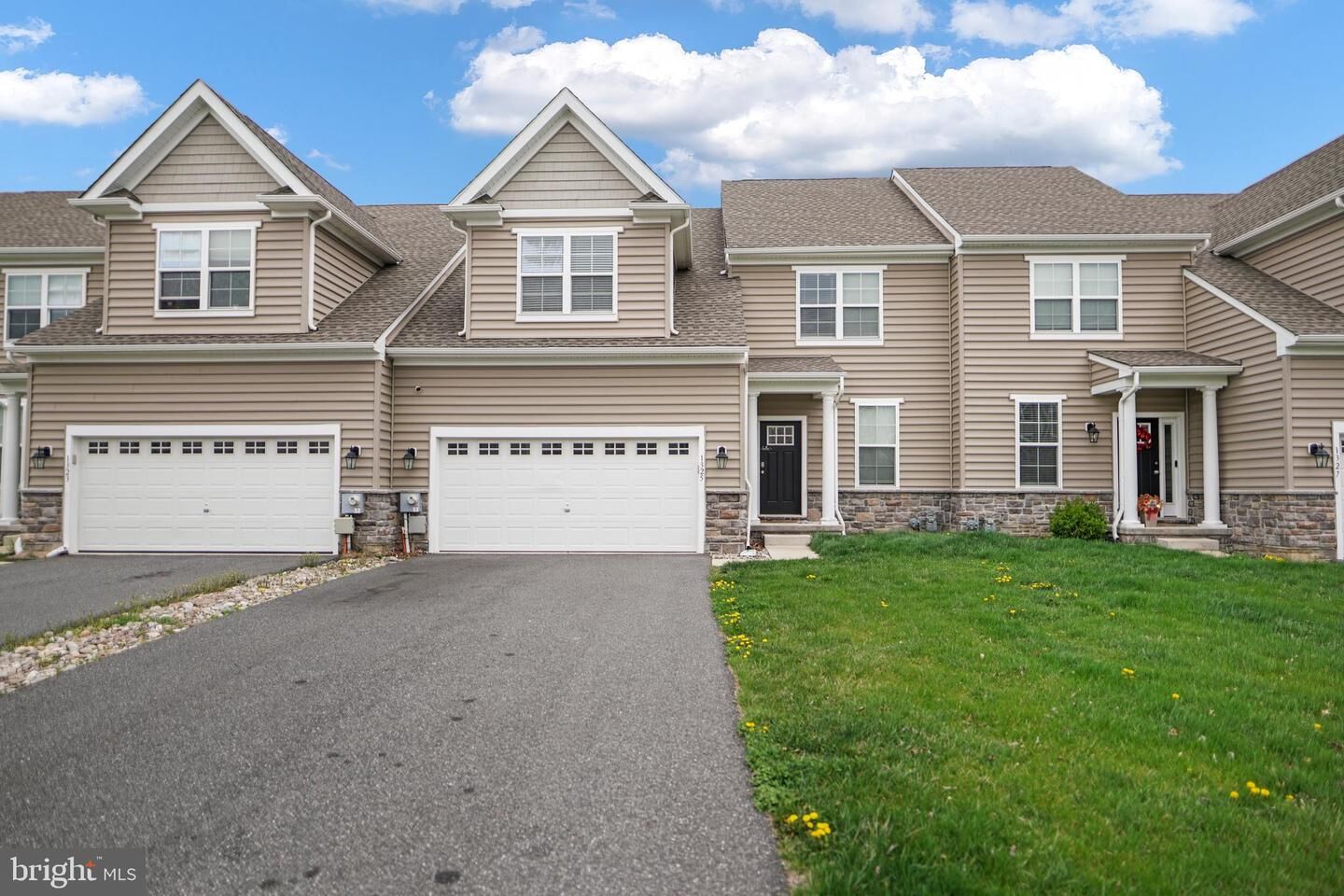 Property Photo: 1325 Carrick Court DE 19709