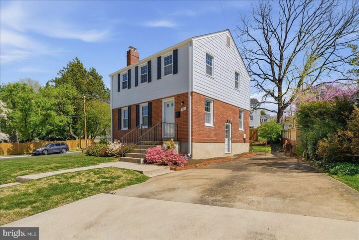 Property Photo:  941 Patrick Henry Drive  VA 22205 