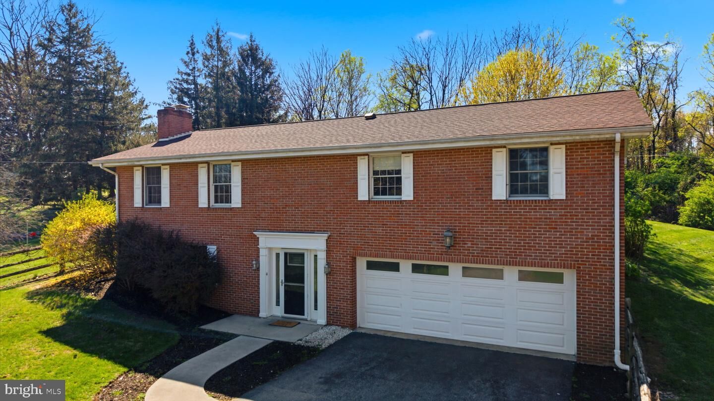 Property Photo: 108 Meadowbrook Circle WV 25401