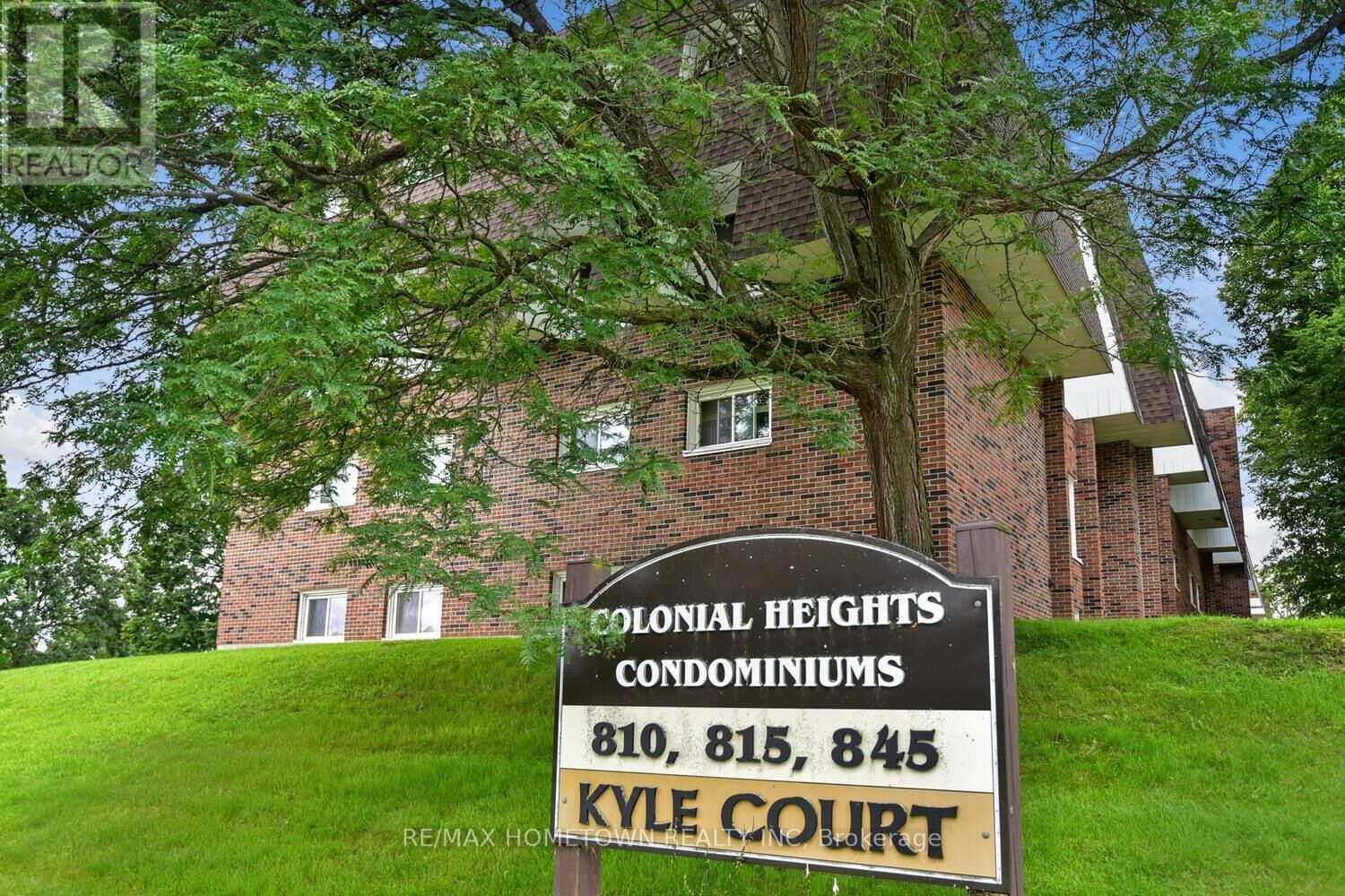 Property Photo: 810 Kyle Court G6 ON K6V 6H6