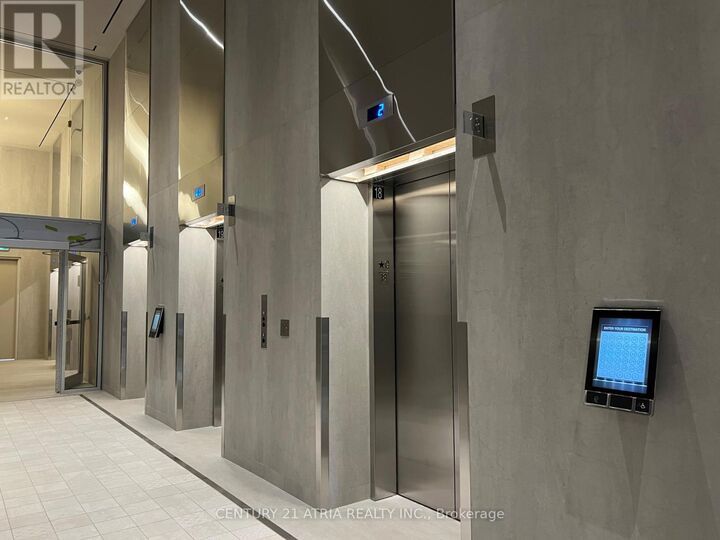 Property Photo: 55 Cooper Street 2515 ON M5E 0G1