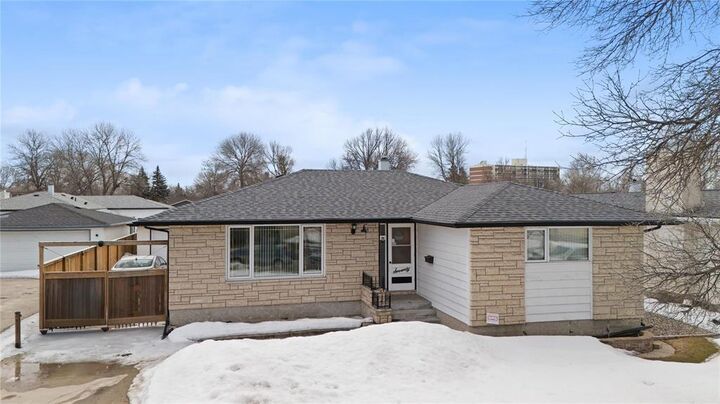 Property Photo:  70 Malden Close  MB R2P 0B9 