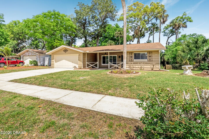 Property Photo:  105 Wimbledon Court  FL 32127 