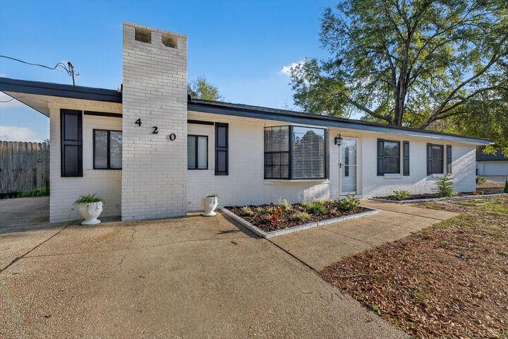 Property Photo:  420 Paradise Road  FL 32578 