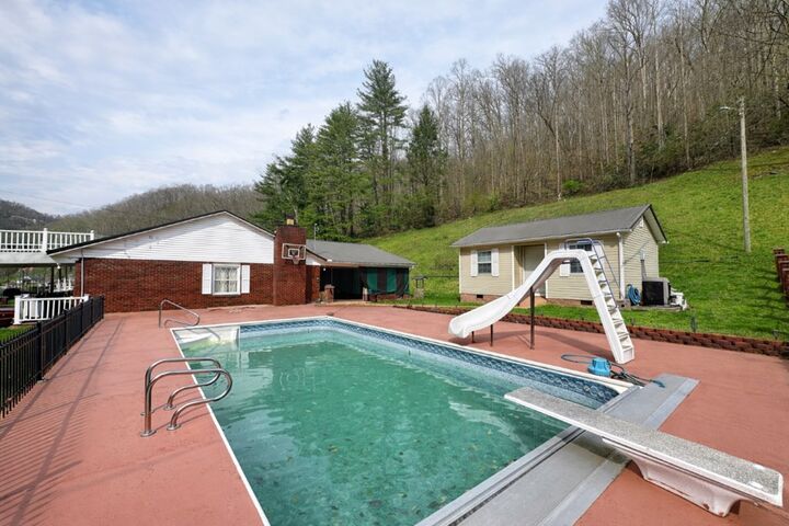 Property Photo:  2864 Long Fork Road  KY 41539 