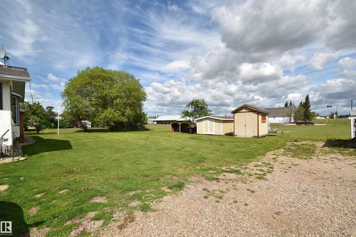 Property Photo:  3102 Park Avenue  AB T0A 2K0 