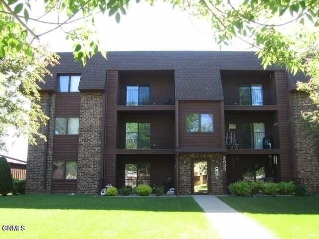 Property Photo:  2635 Gateway Avenue 5  ND 58503 