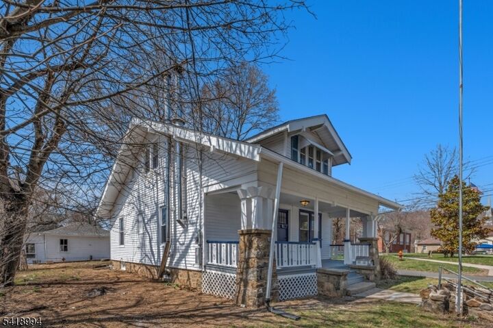 Property Photo:  52 Thomas St  NJ 08829 