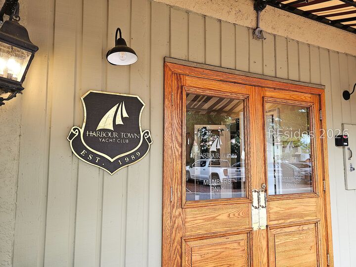 Property Photo: 81 Harbour Town Yacht Basin SC 29928