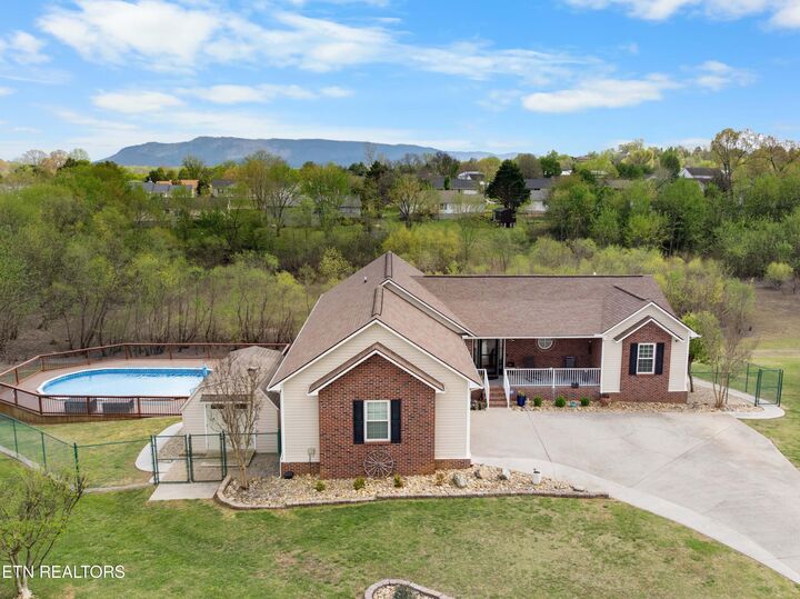 Property Photo: 309 Strata Court TN 37865
