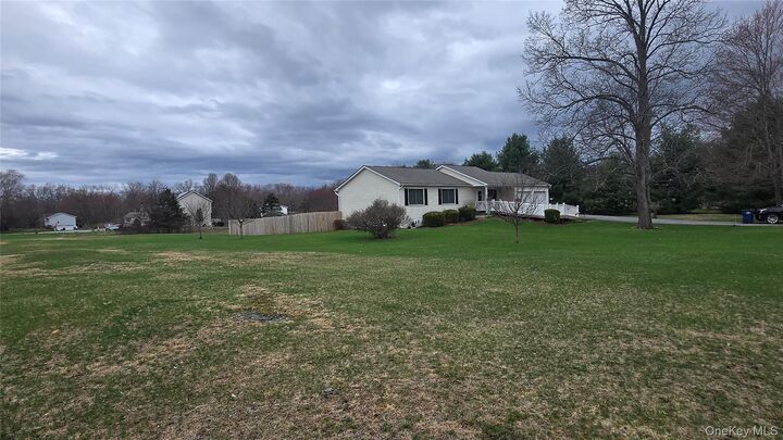 Property Photo:  5 Meadows Court  NY 12580 