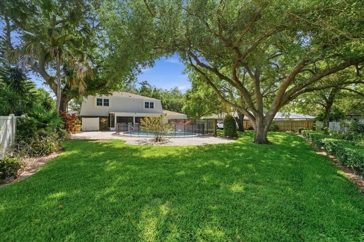 Property Photo: 13305 Golf Crest Circle FL 33618