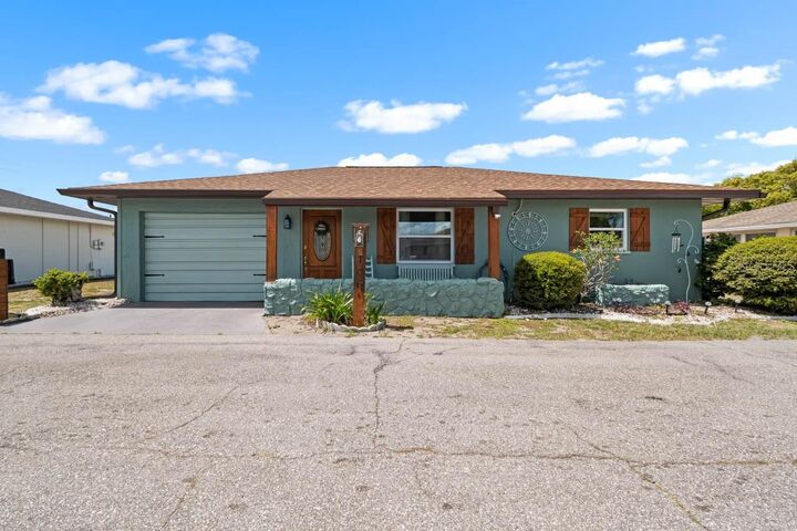 Property Photo:  706 W Brockton Place  FL 33573 