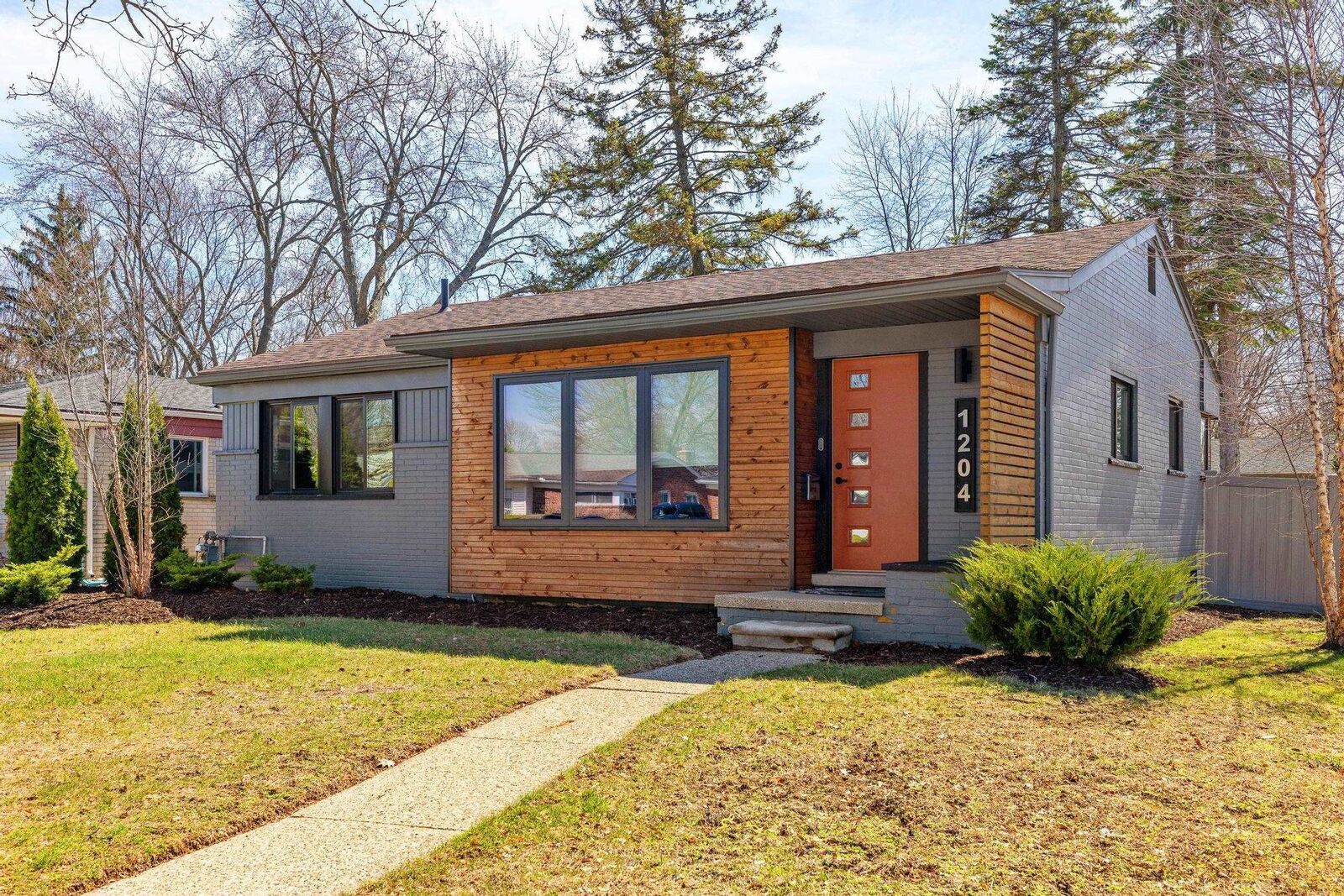 Property Photo:  1204 Woodlawn Avenue  MI 48073 