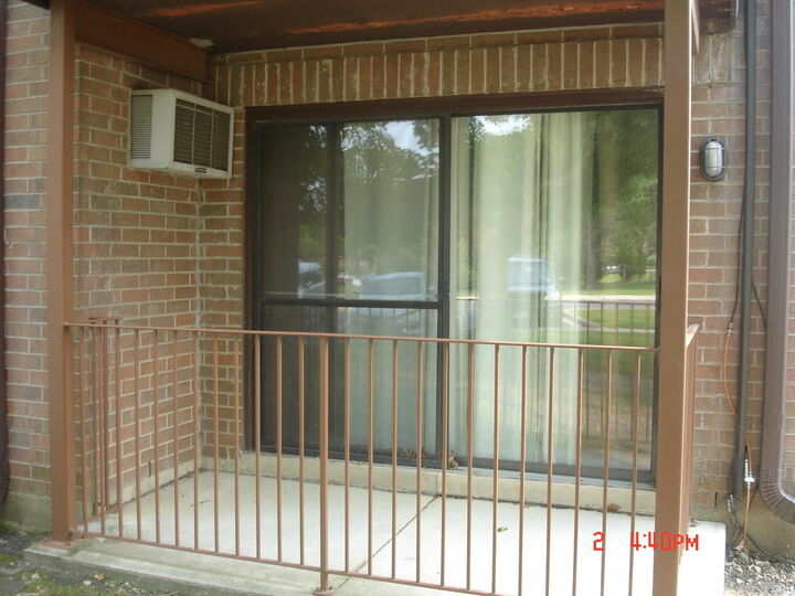 Property Photo:  708 N Briar Hill Lane 2  IL 60101 