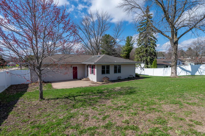 Property Photo: 1018 Tee Street IL 61021