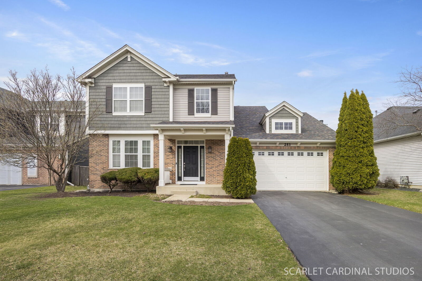 Property Photo: 253 Bluegrass Parkway IL 60543