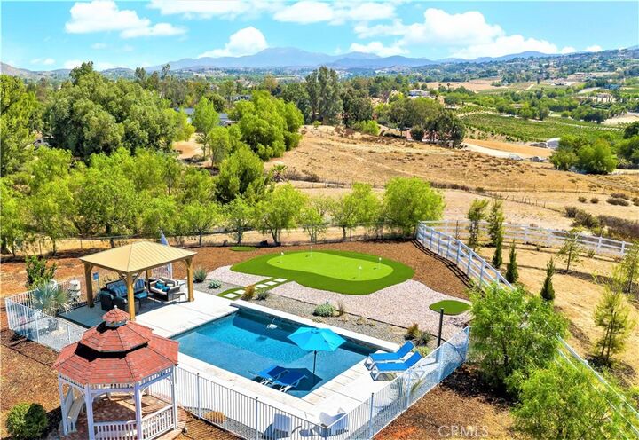 Property Photo:  40995 Via Fernando  CA 92592 