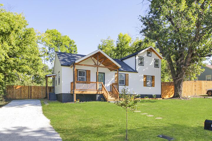 Property Photo:  1121 Goldilocks St  TN 37115 