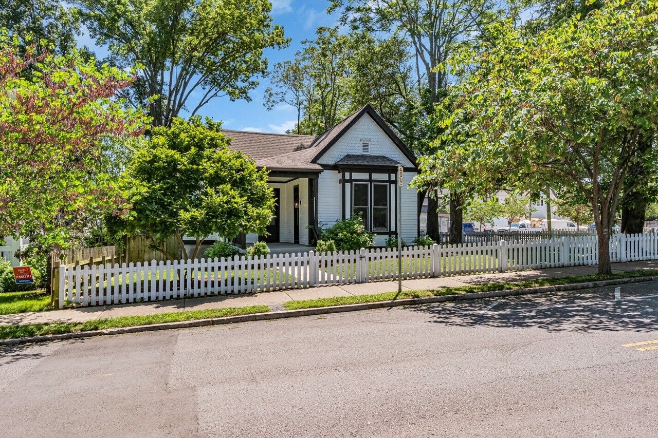 Property Photo:  929 Montrose Ave  TN 37204 