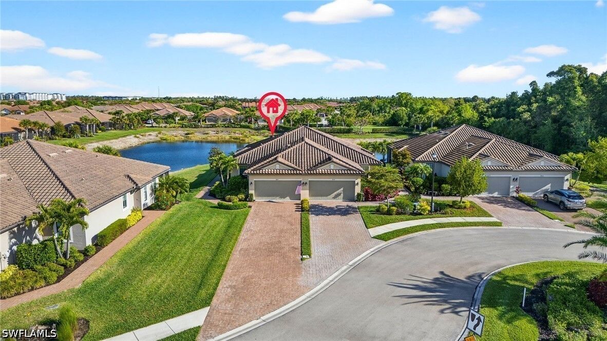 Property Photo:  8017 Calle Canovas Court  FL 34114 