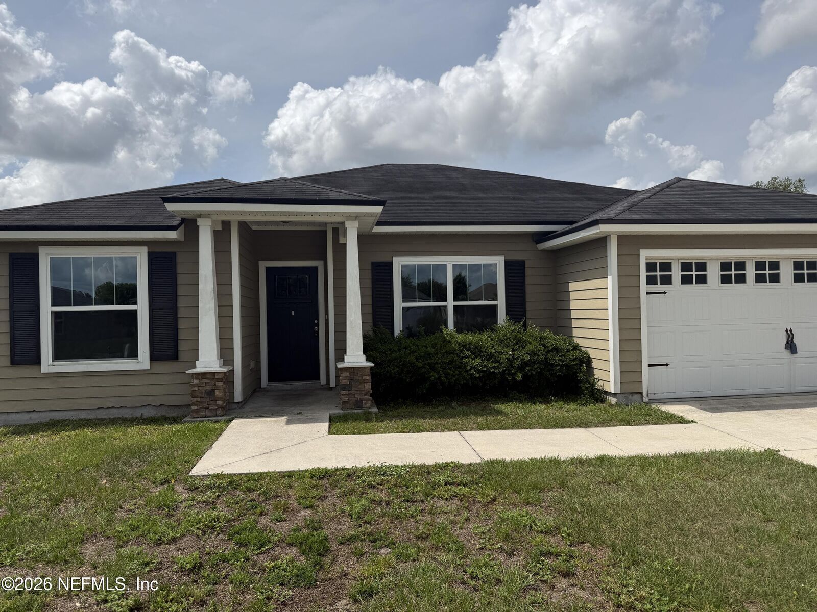 Property Photo: 9296 Canary Ivy Lane FL 32219